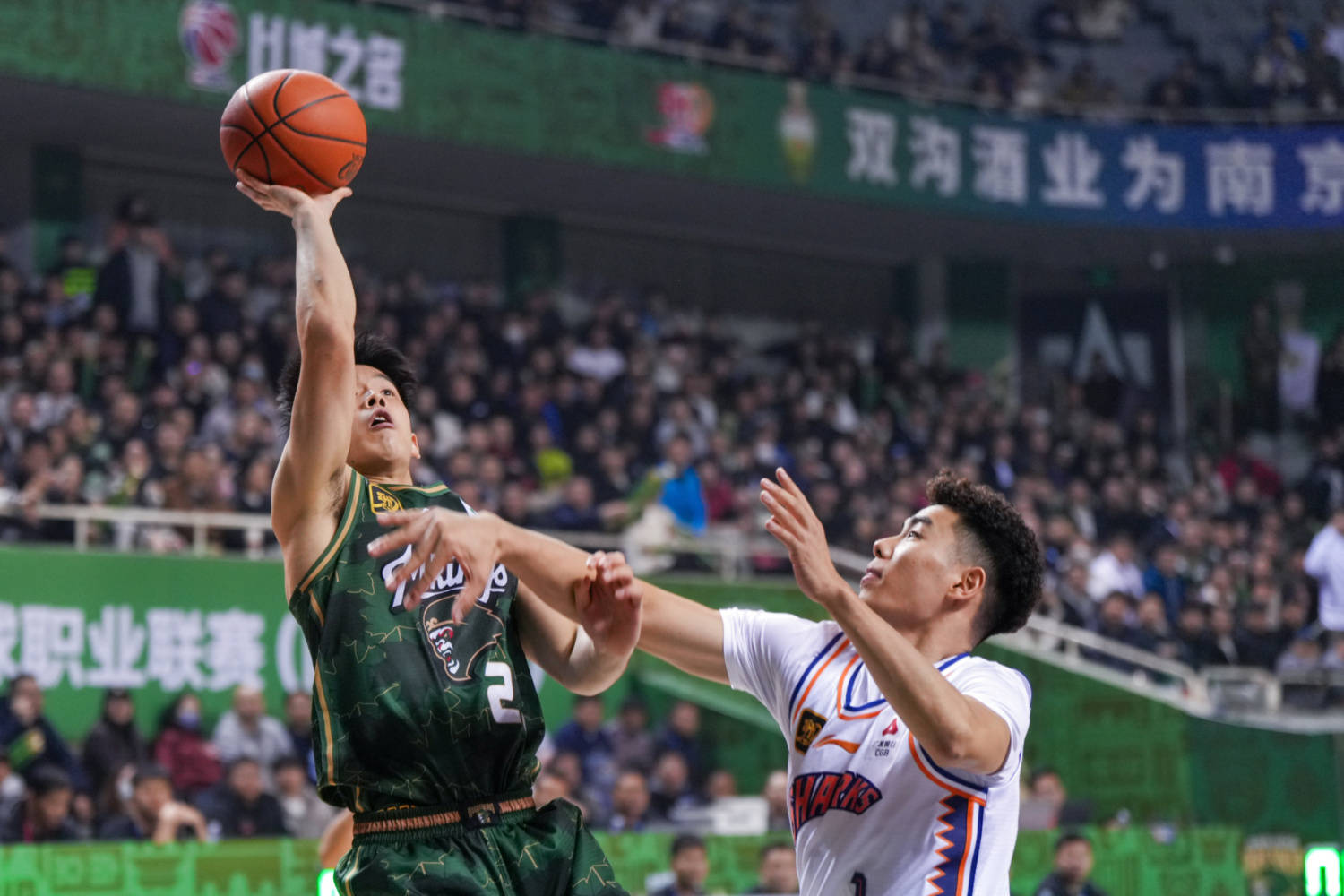 辽宁队战胜上海，获得了本赛季的首胜的简单介绍