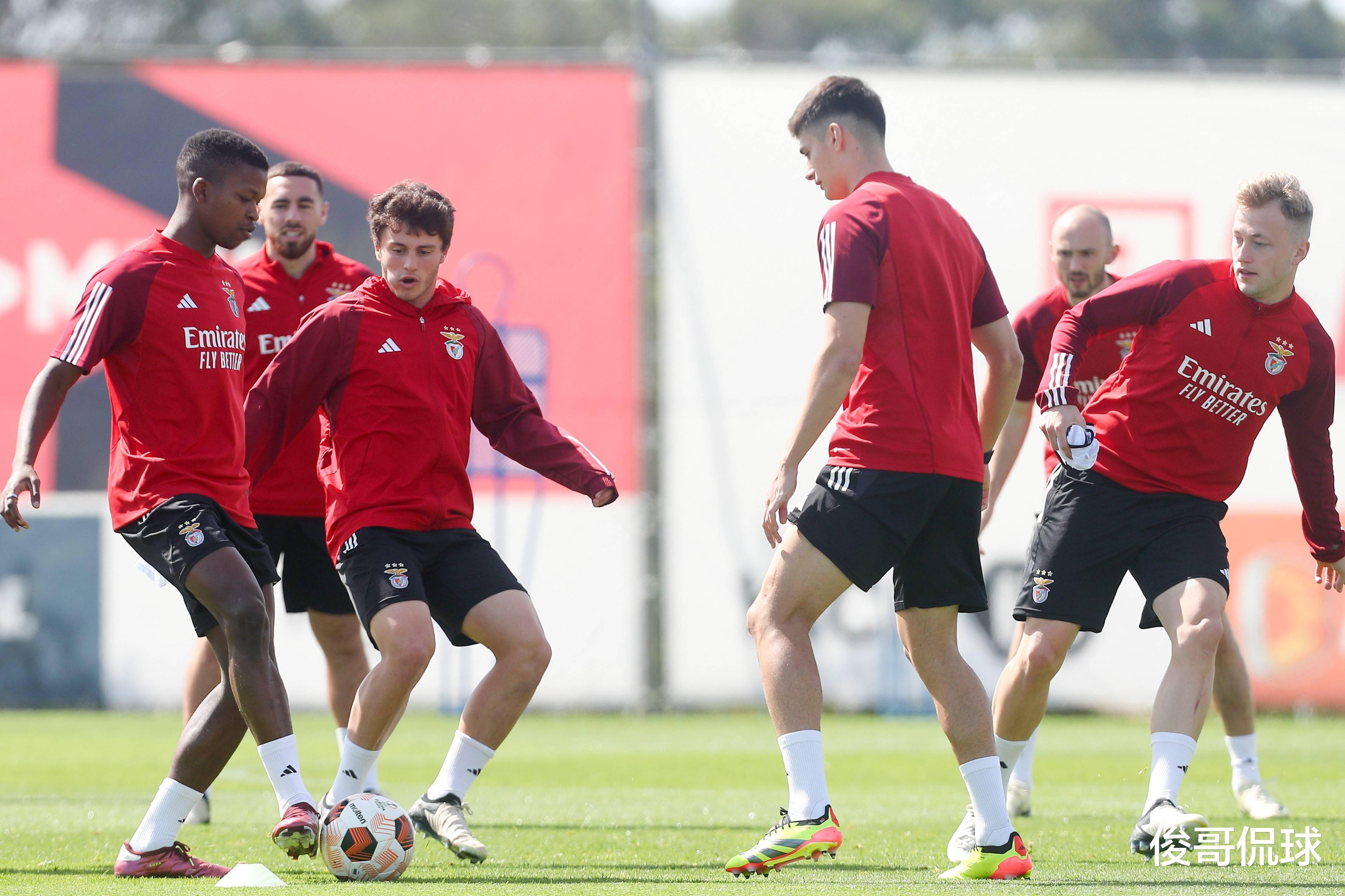 巴塞罗那队内发生更换主帅的动荡局面