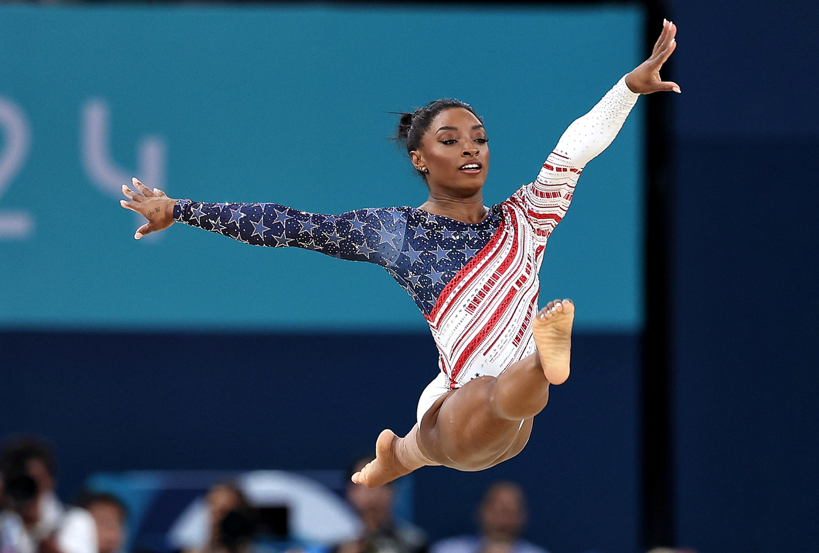 德国体操名将动作优雅,稳获金牌 德国体操名将动作优雅,稳获金牌