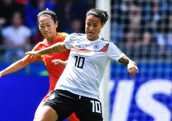 包含印度女足晋级八强，士气高昂的词条